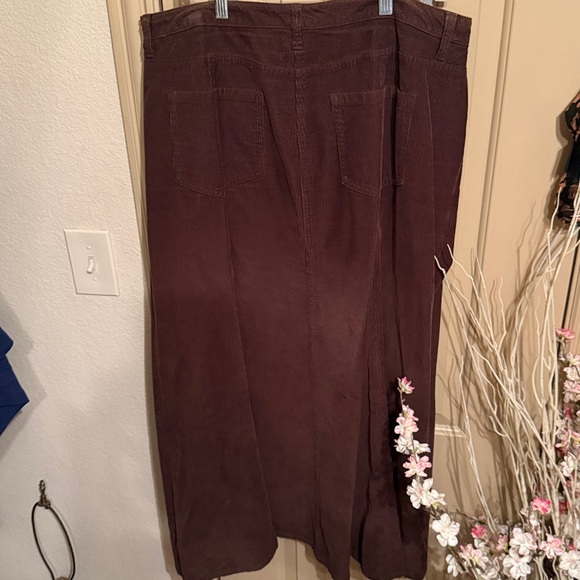 St. John's Bay Brown Skirt - Picture 3 of 3